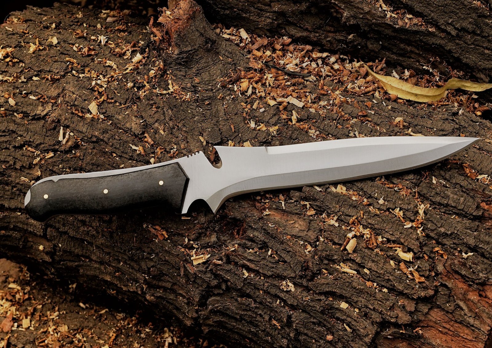 Custom handmade D2 steel tactical Bowie knife